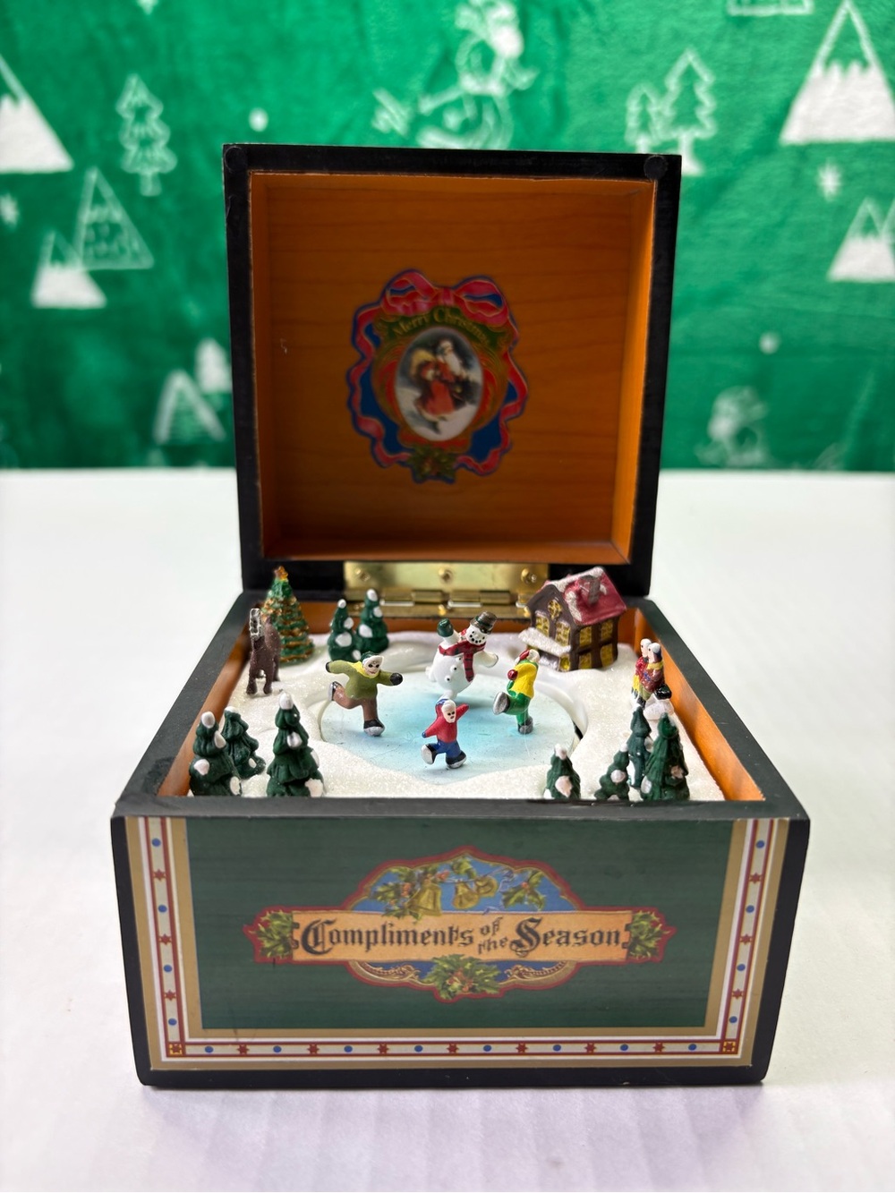 Mr. Christmas Animated Music box
